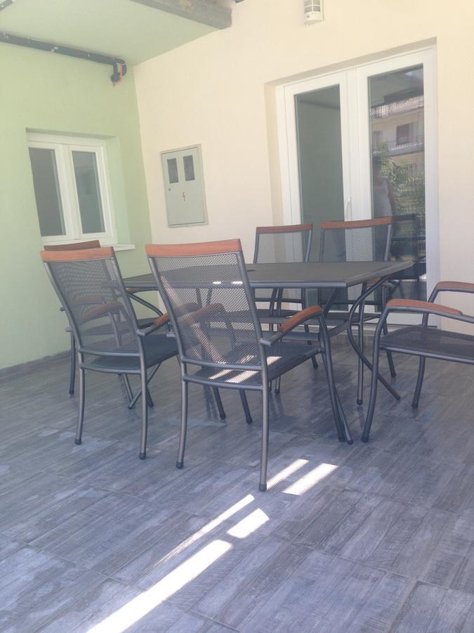 Chill Out Beach Apartments Trogir Exteriör bild