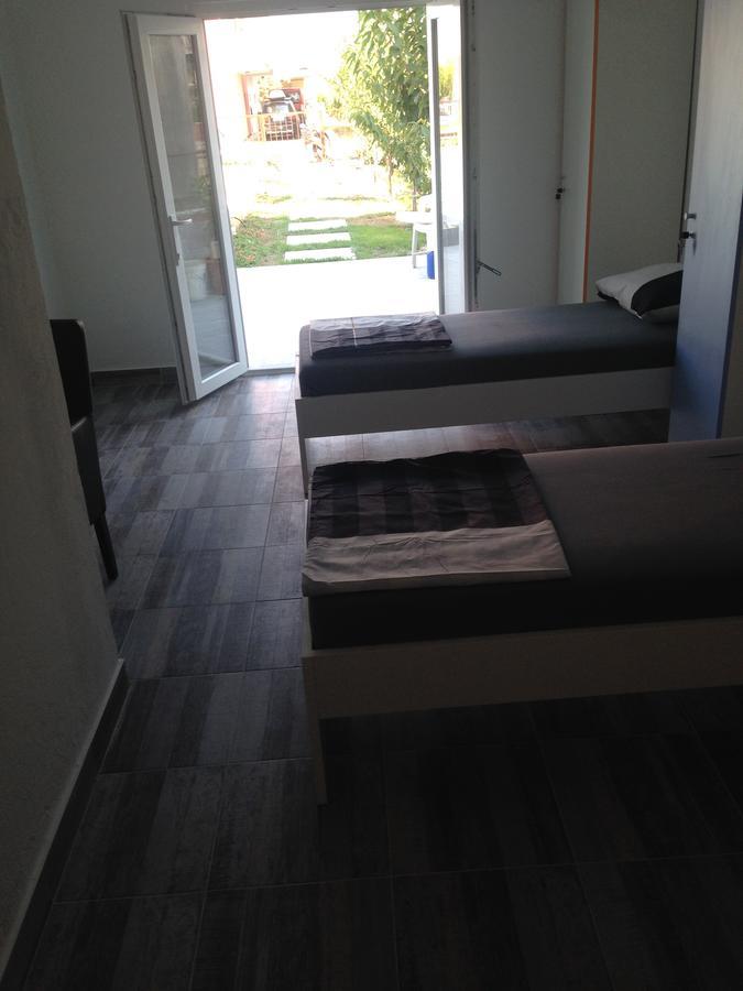 Chill Out Beach Apartments Trogir Exteriör bild