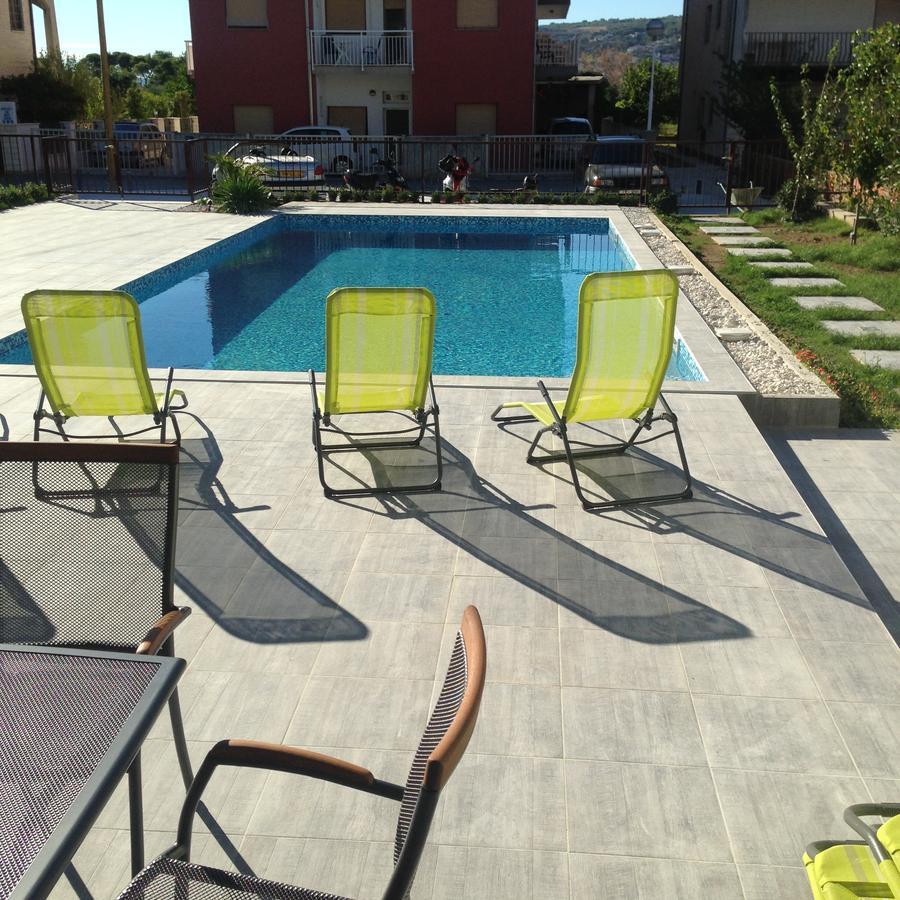 Chill Out Beach Apartments Trogir Exteriör bild